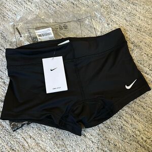 NEW Womens Nike performance volleyball XS shorts